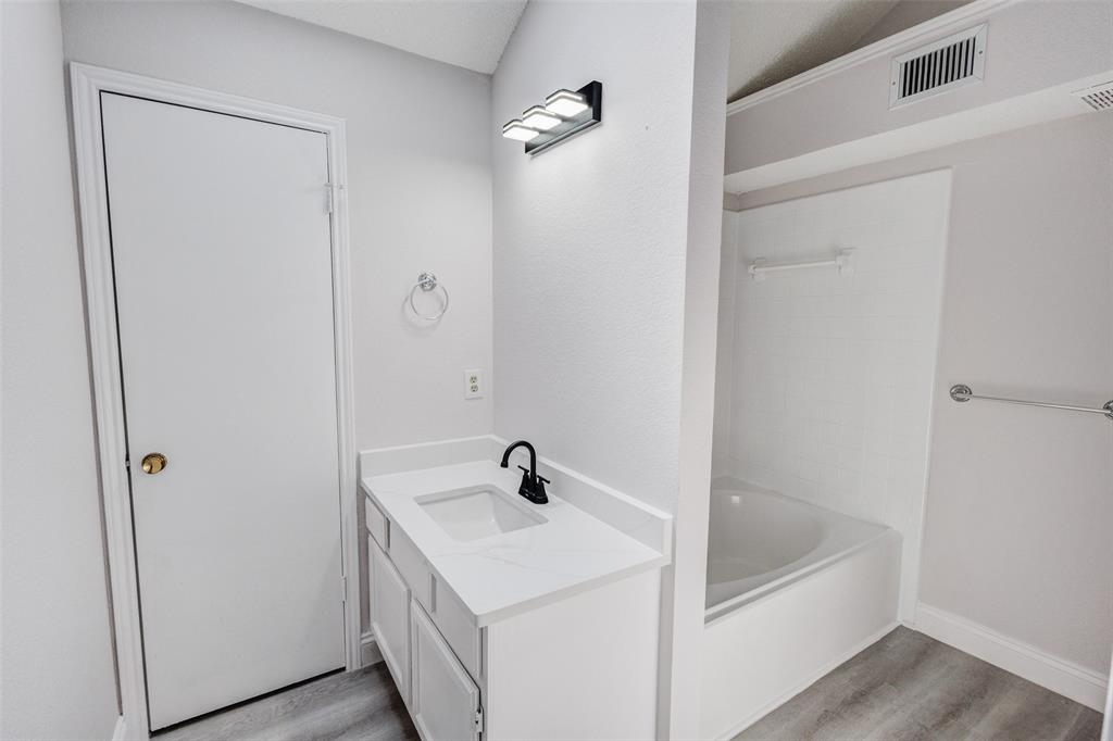 805 Brockden Drive Property Photo 7
