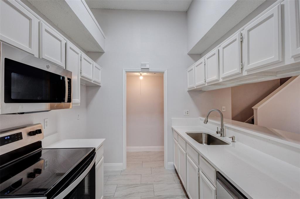 805 Brockden Drive Property Photo 9