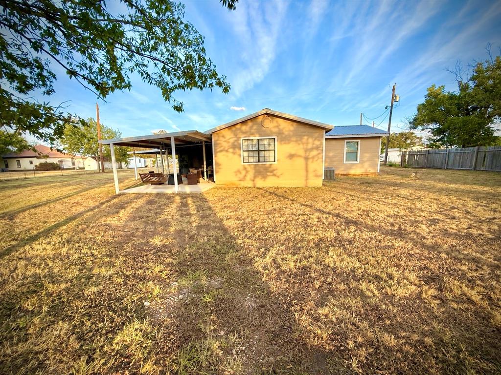 106 S Park Avenue Property Photo 8