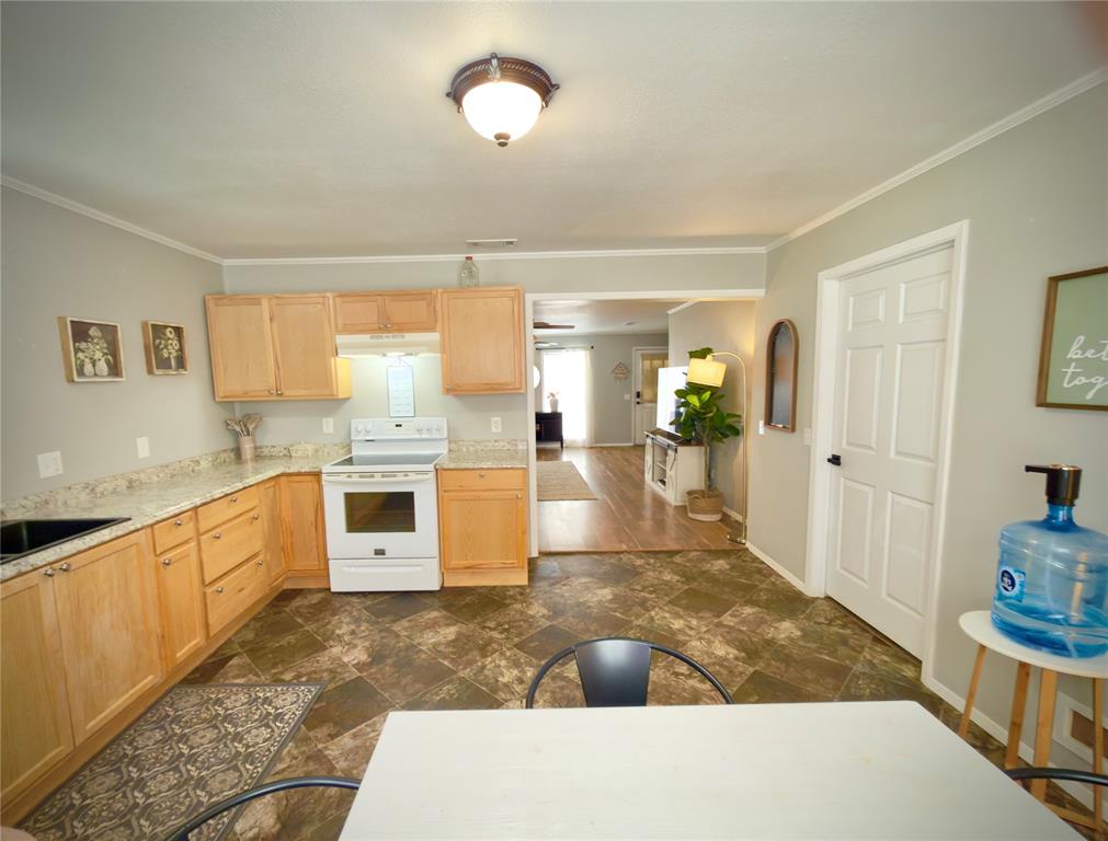 106 S Park Avenue Property Photo 18