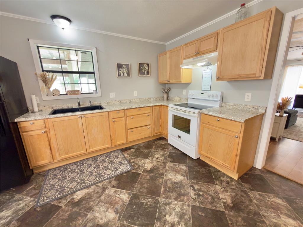 106 S Park Avenue Property Photo 19