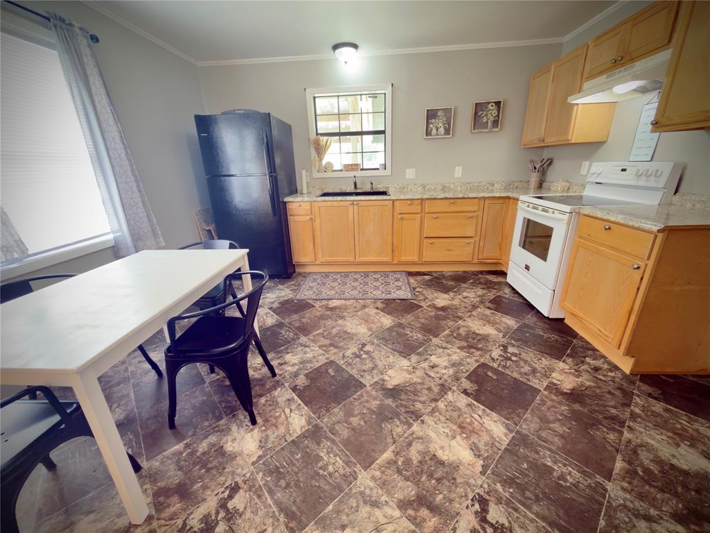 106 S Park Avenue Property Photo 20