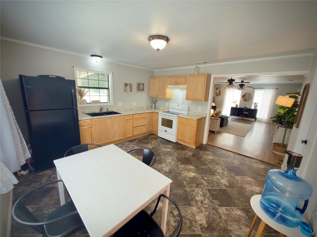 106 S Park Avenue Property Photo 21