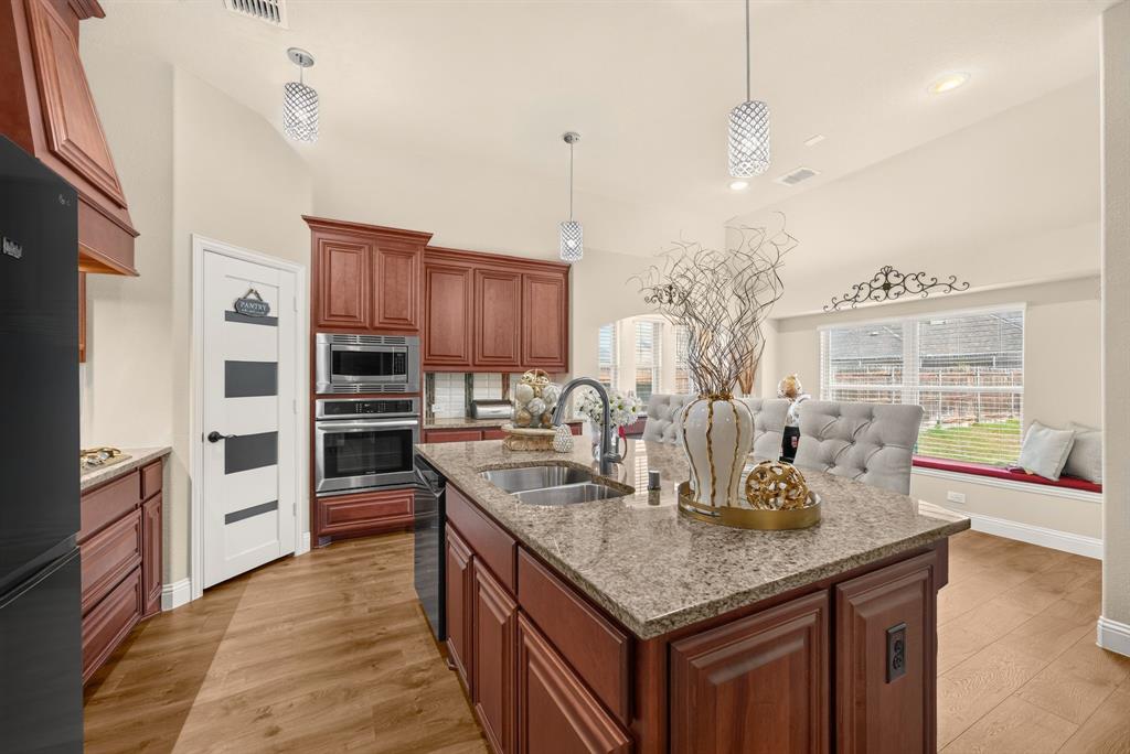 5011 Lake Park Drive Property Photo 10