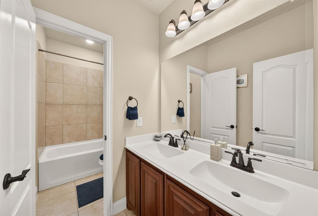 5011 Lake Park Drive Property Photo 16
