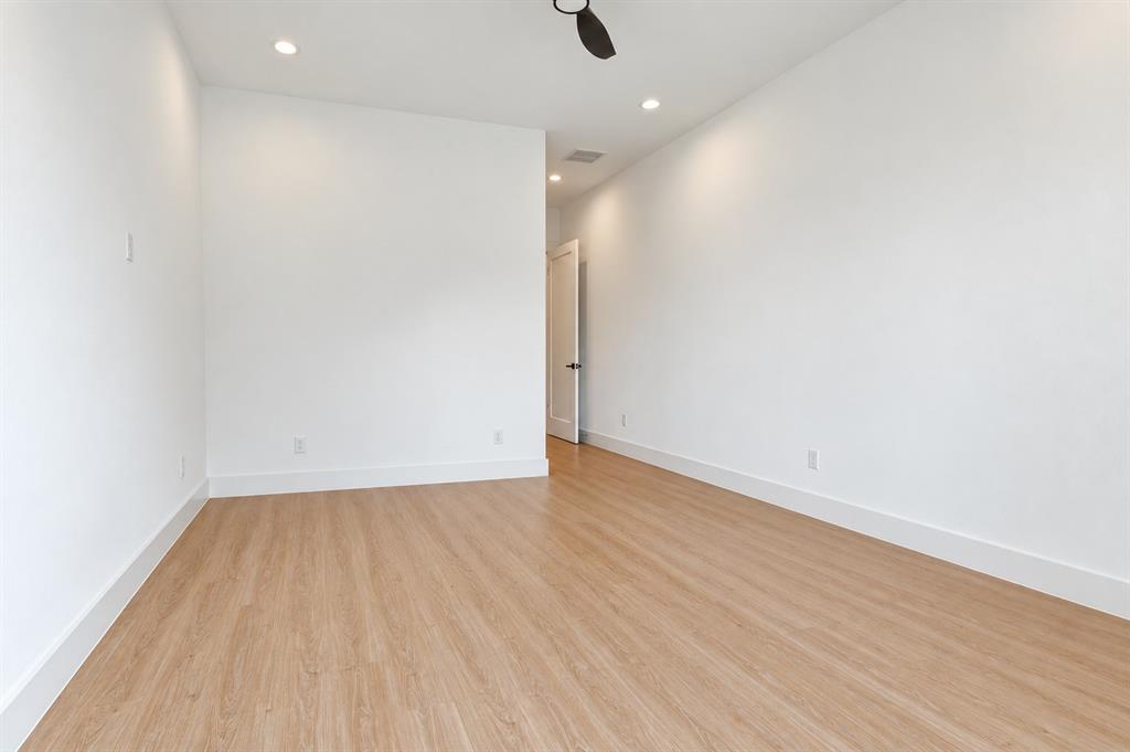 314 & 316 Avenue L Property Photo 15