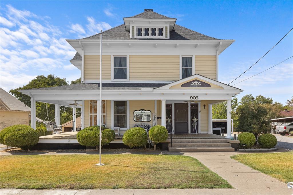 905 8th Street Property Photo 1