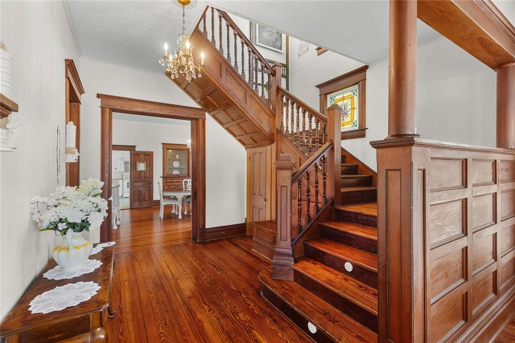905 8th Street Property Photo 5