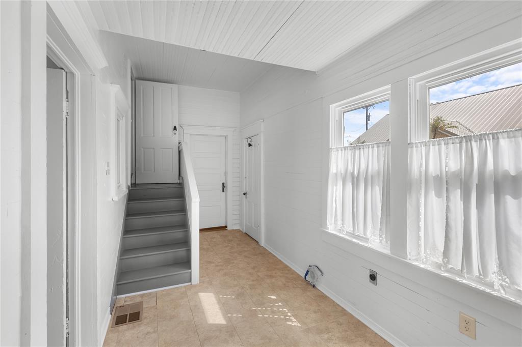905 8th Street Property Photo 18