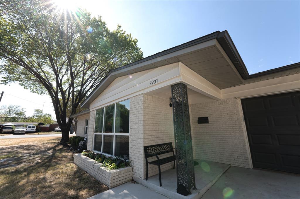 7901 Laura Street Property Photo 3