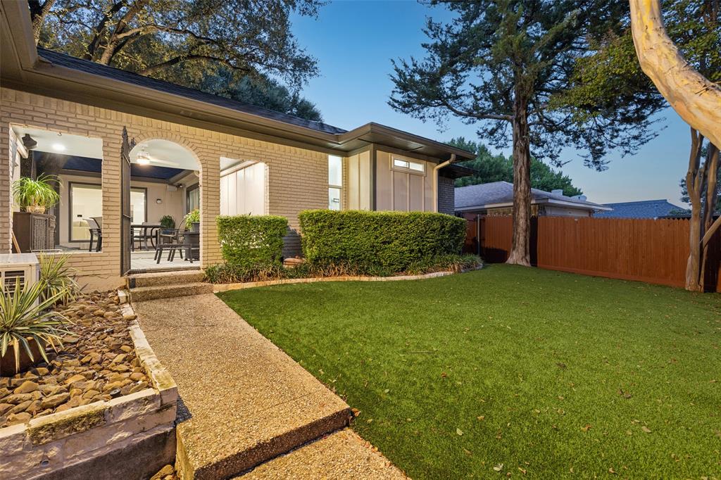 9020 Glen Springs Drive Property Photo 2