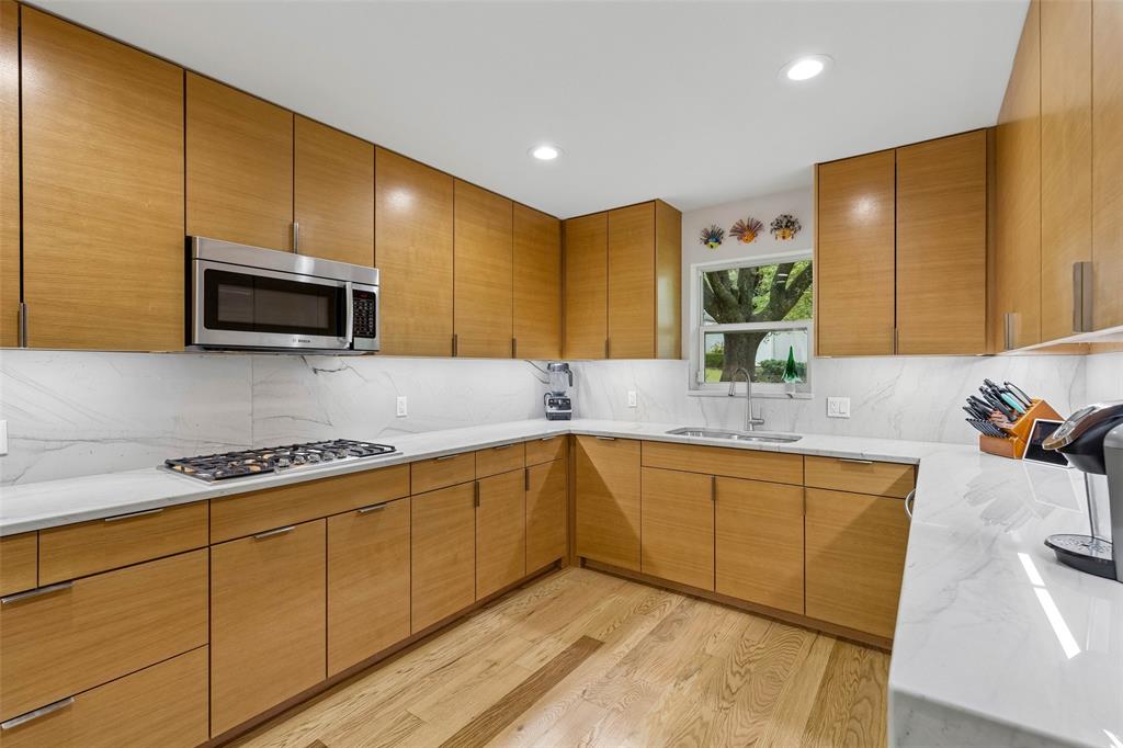 9020 Glen Springs Drive Property Photo 18