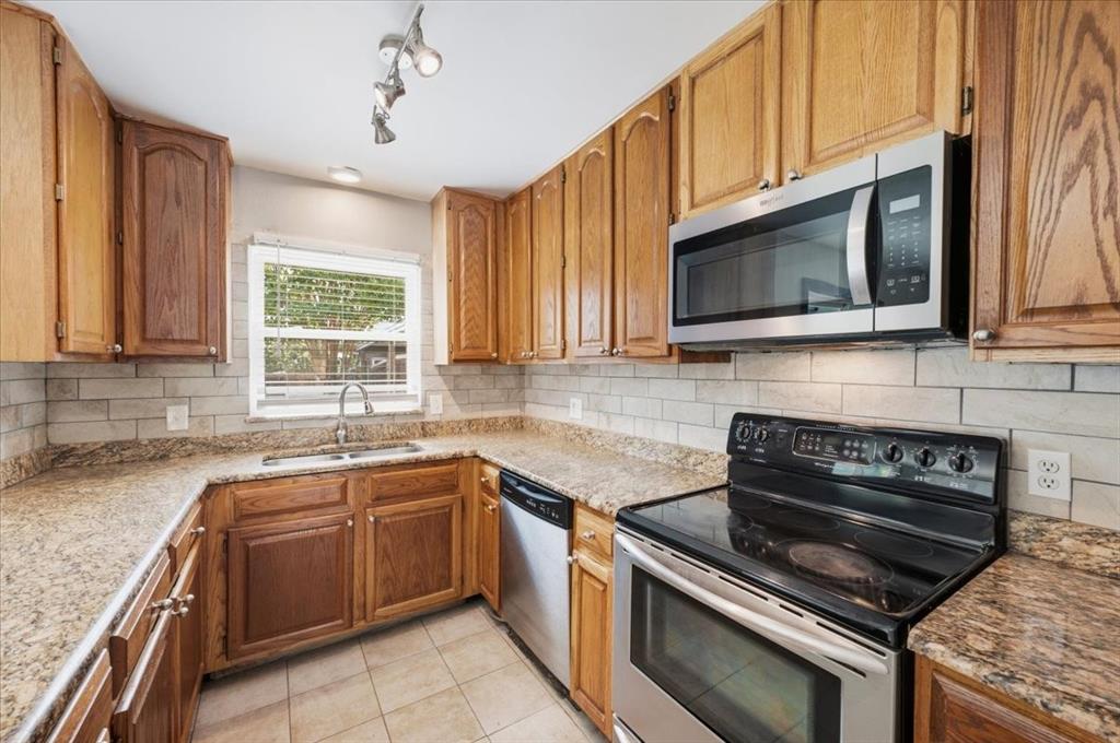 1206 Oakbluff Drive Property Photo 12