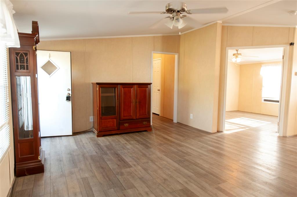 112 Se Front Street Property Photo 3