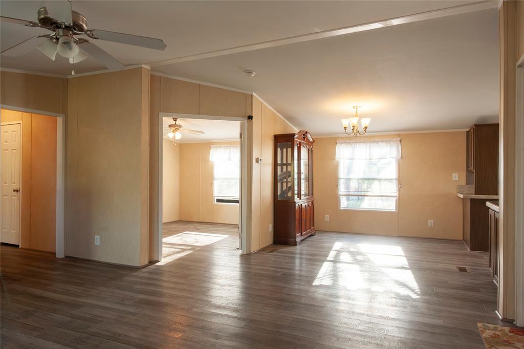 112 Se Front Street Property Photo 4