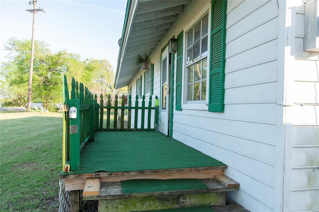 112 Se Front Street Property Photo 25