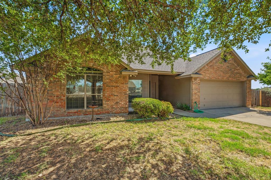 914 Winding Road Property Photo 3
