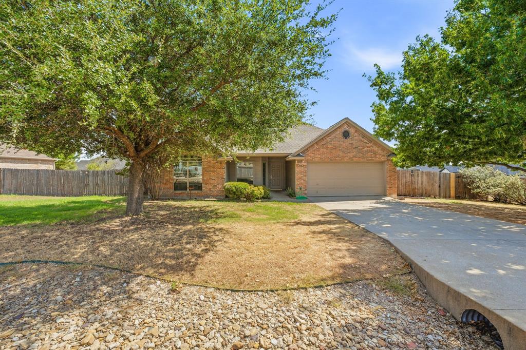 914 Winding Road Property Photo 4