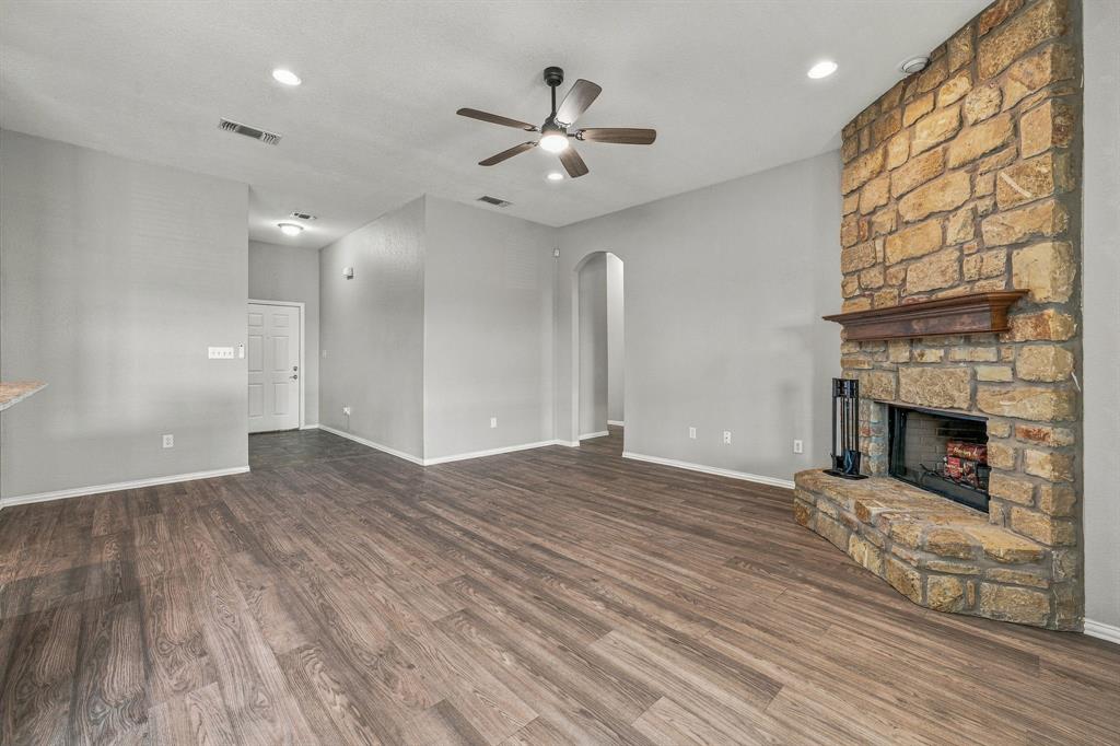 914 Winding Road Property Photo 8