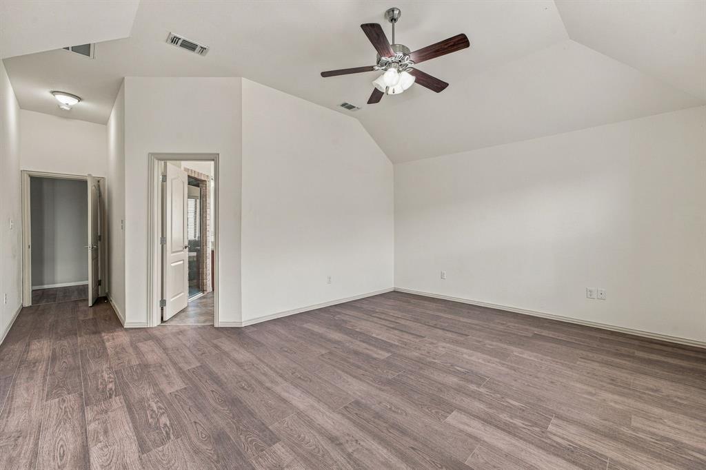 914 Winding Road Property Photo 16