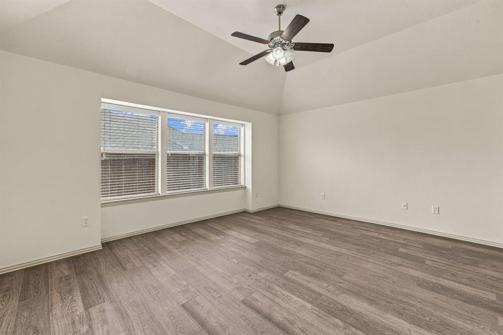 914 Winding Road Property Photo 17