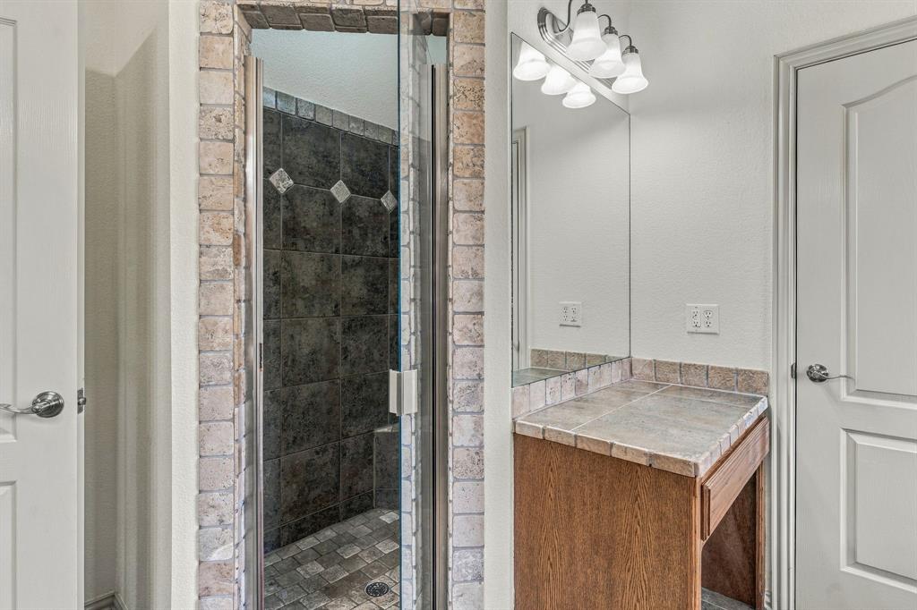914 Winding Road Property Photo 19