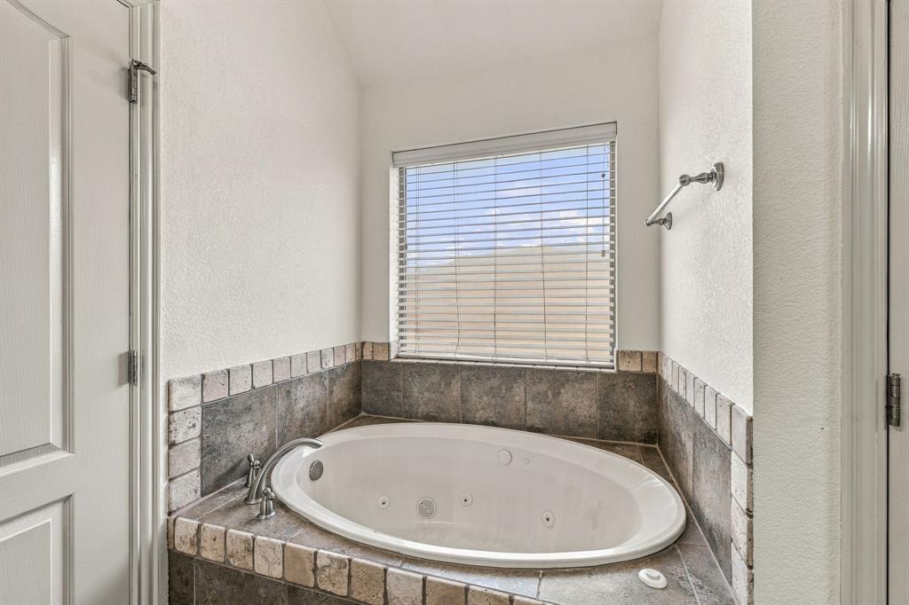914 Winding Road Property Photo 20