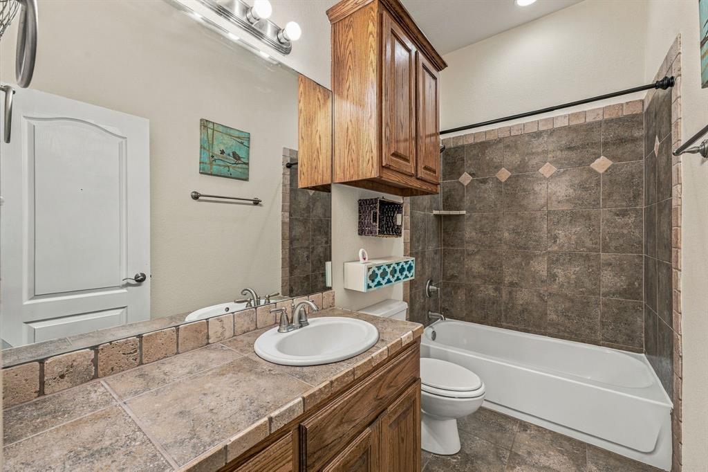 914 Winding Road Property Photo 22