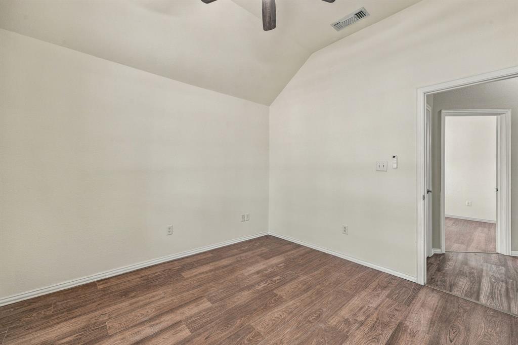 914 Winding Road Property Photo 25