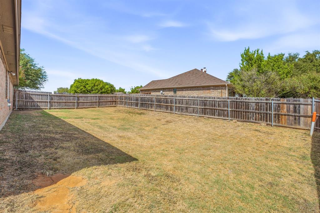 914 Winding Road Property Photo 28