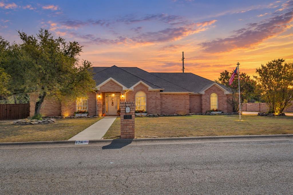 128 Lakeside Oaks Circle Property Photo 1