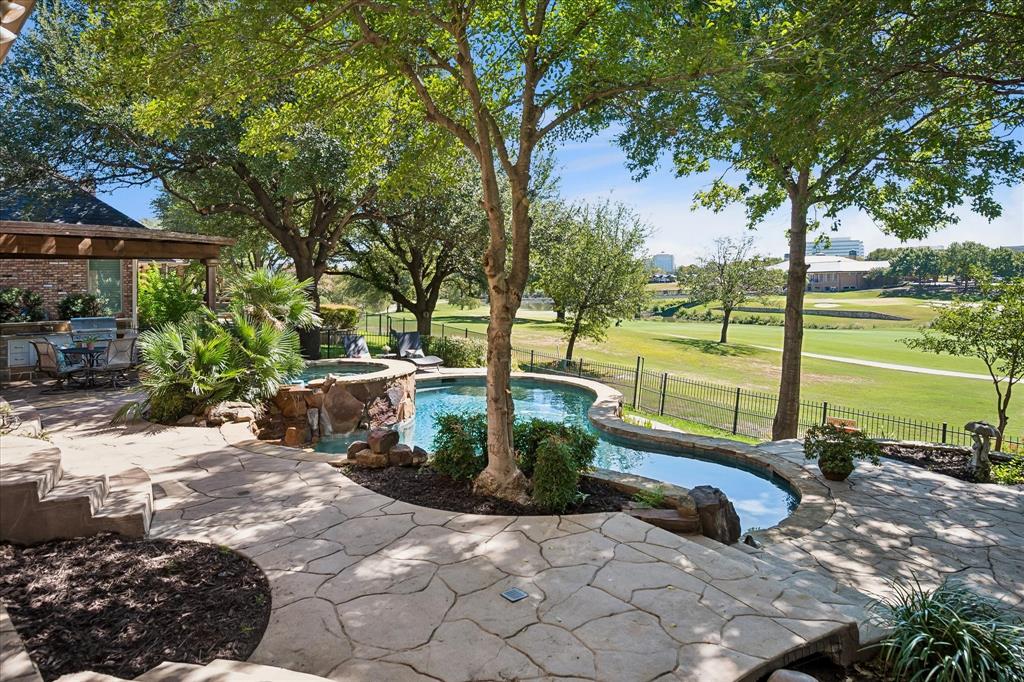 2204 Creekside Circle Property Photo 1