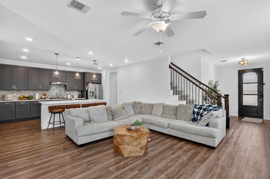 1458 Martingale Lane Property Photo 3
