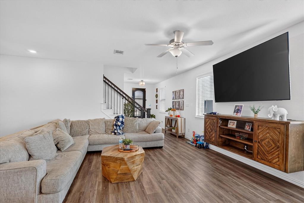 1458 Martingale Lane Property Photo 4