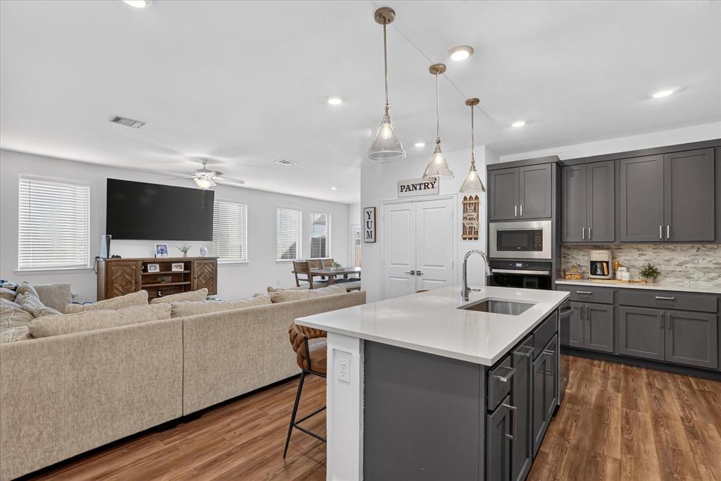 1458 Martingale Lane Property Photo 9