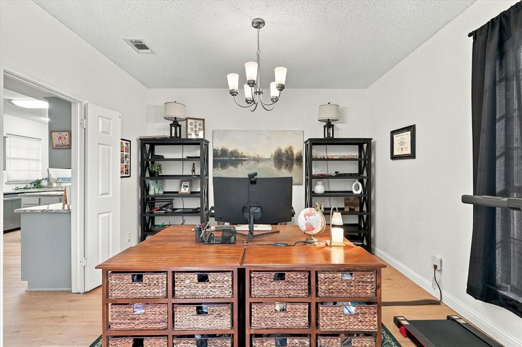 4323 Briar Hill Drive Property Photo 8