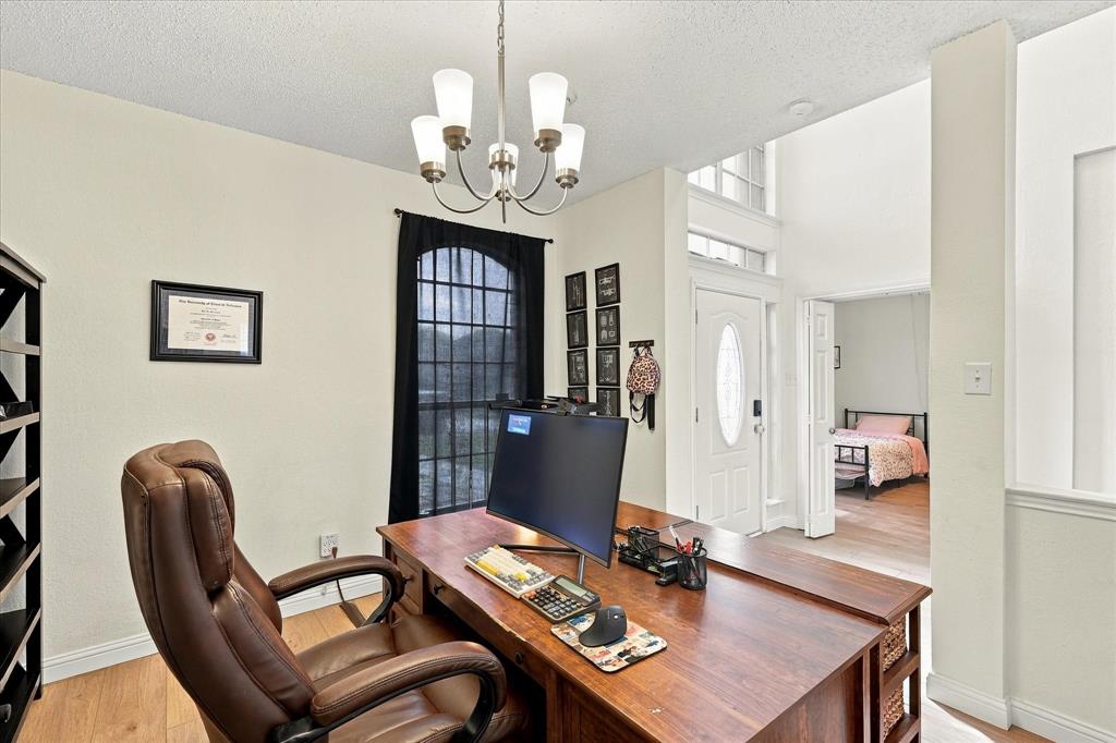 4323 Briar Hill Drive Property Photo 9