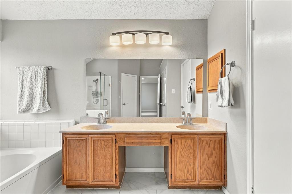 4323 Briar Hill Drive Property Photo 30