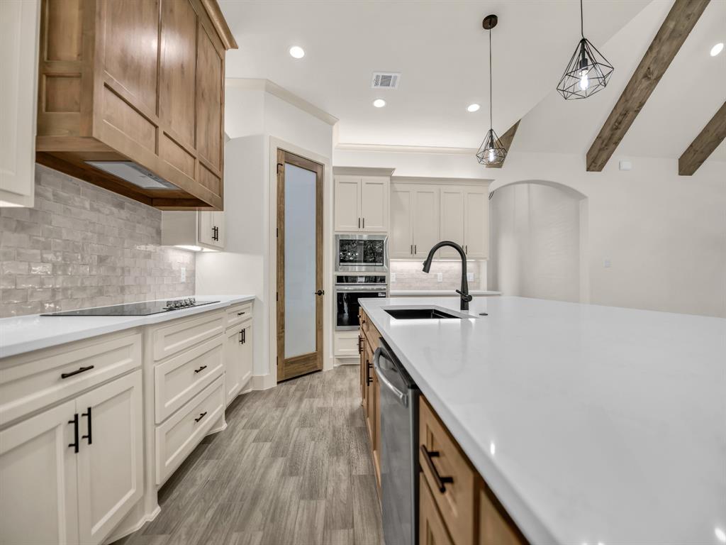 2024 Forest Bridge Drive Property Photo 16