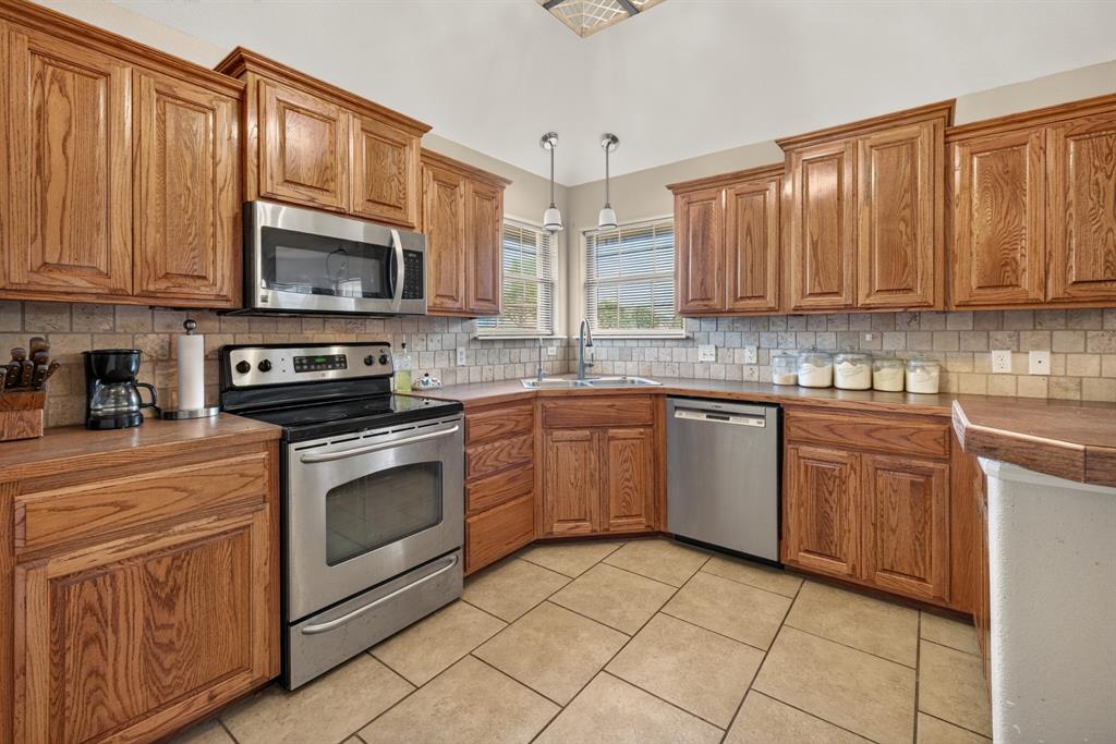 7033 Waterway Lane Property Photo 15