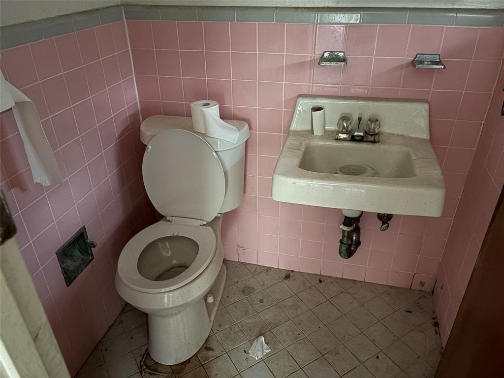 5912 Sandra Drive Property Photo 9