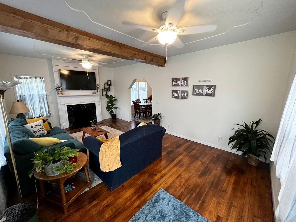 1100 W Walnut Street Property Photo 5