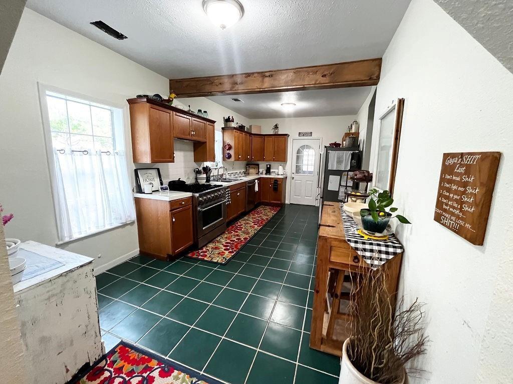 1100 W Walnut Street Property Photo 22