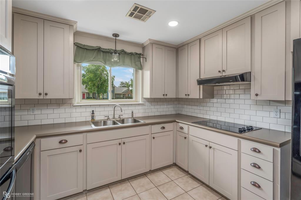412 Stratmore Drive Property Photo 3