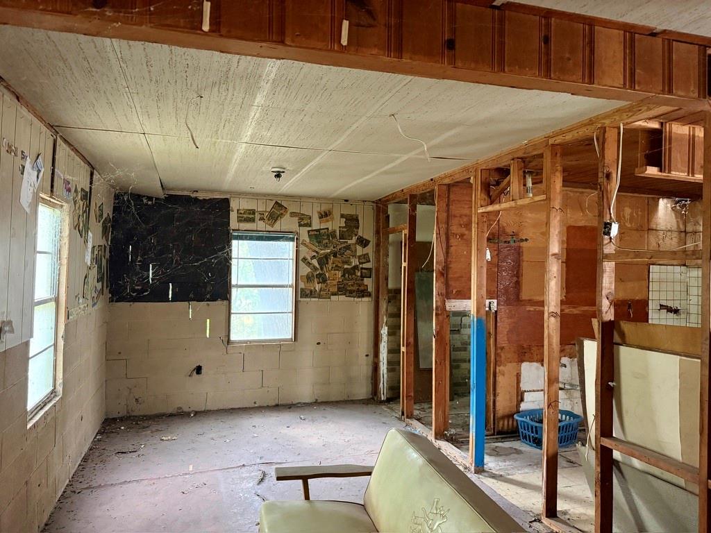 212 County Road 1746 Property Photo 11