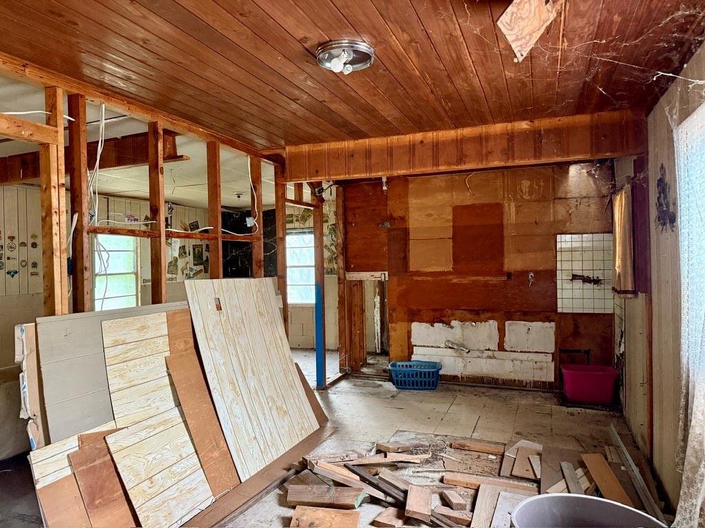 212 County Road 1746 Property Photo 12