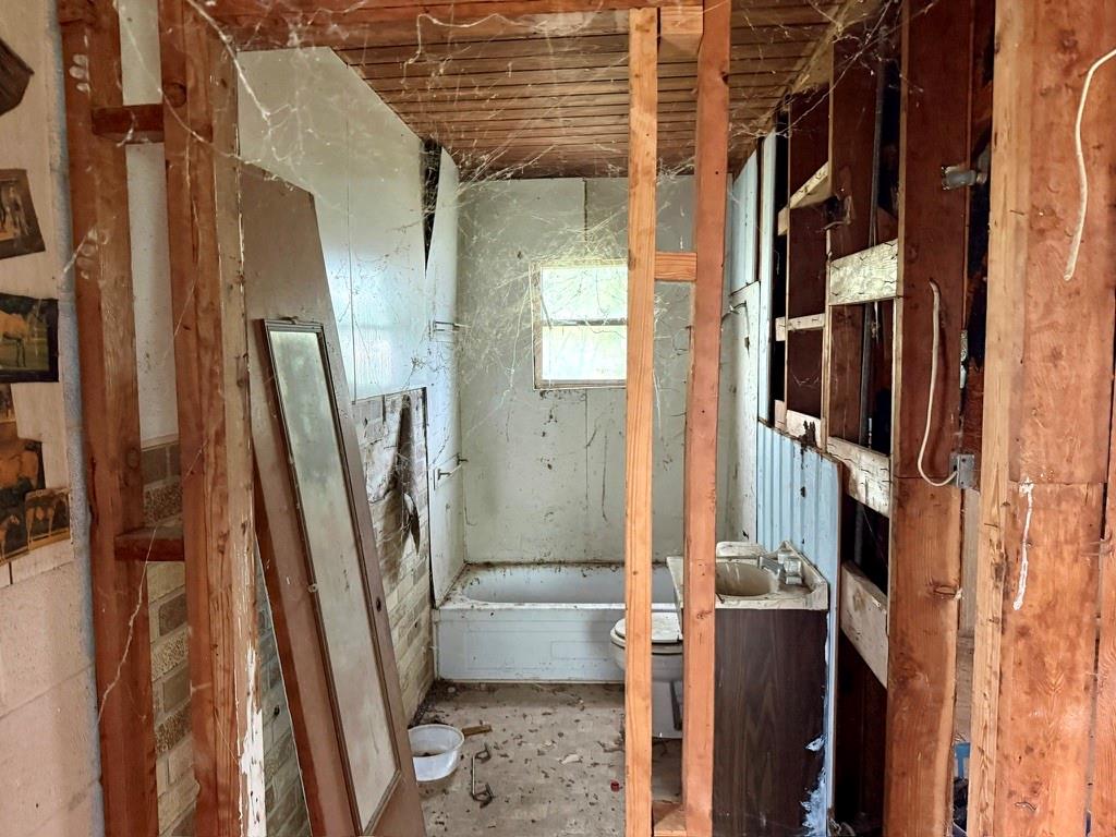 212 County Road 1746 Property Photo 13