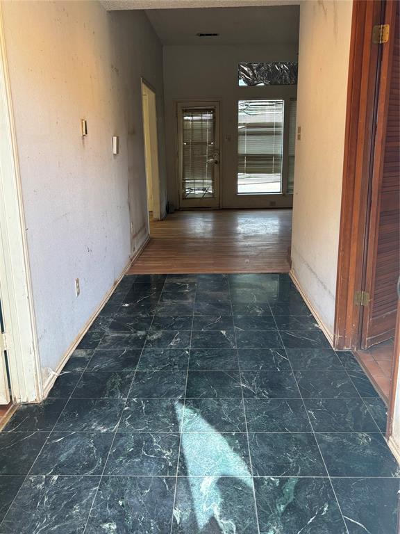 2524 Heatherdale Drive Property Photo 4