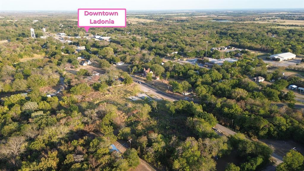 702 Bonham Street Property Photo 3