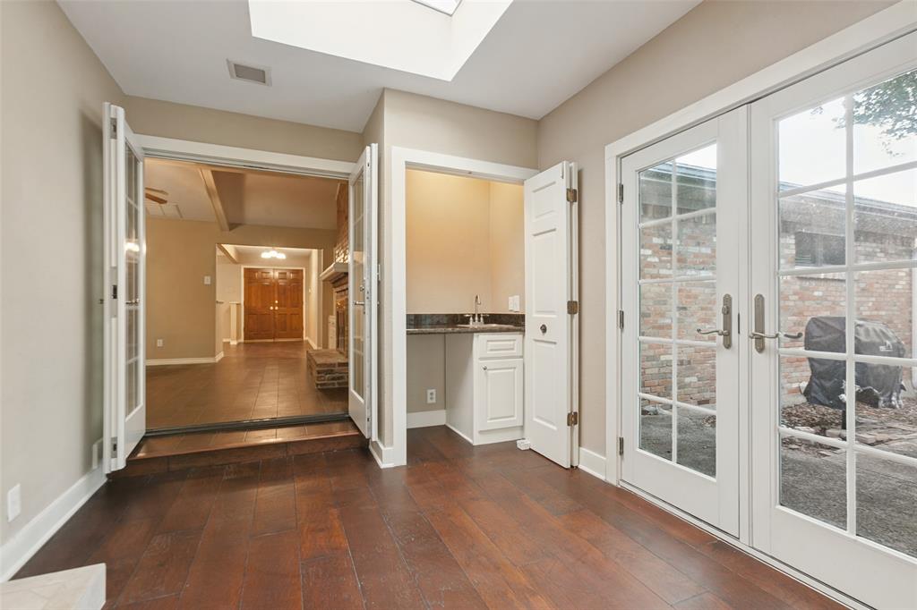 9433 Meadowknoll Drive Property Photo 8